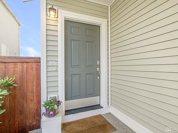 3rd image of 11619 189th St E