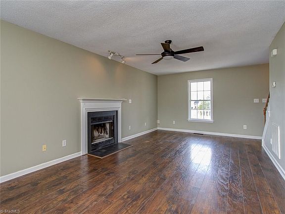 4th image of 203 Whitestone Dr