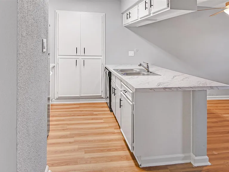 211 W F St #211 — Photo 8