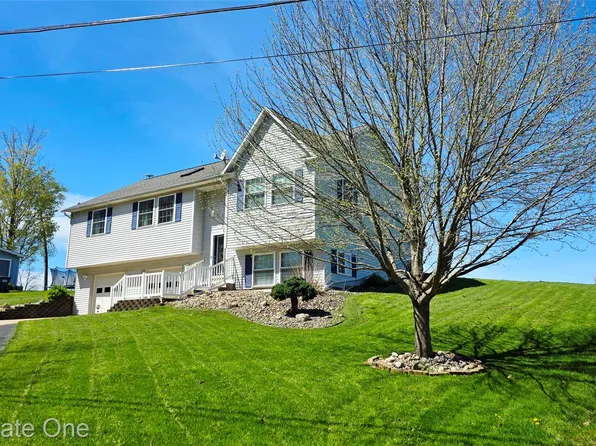 8751 Highland Ave, Watervliet, MI 49098