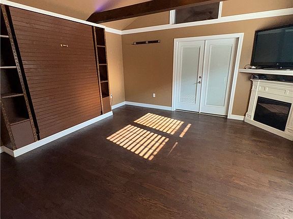 3rd image of 11 Augusta Cir