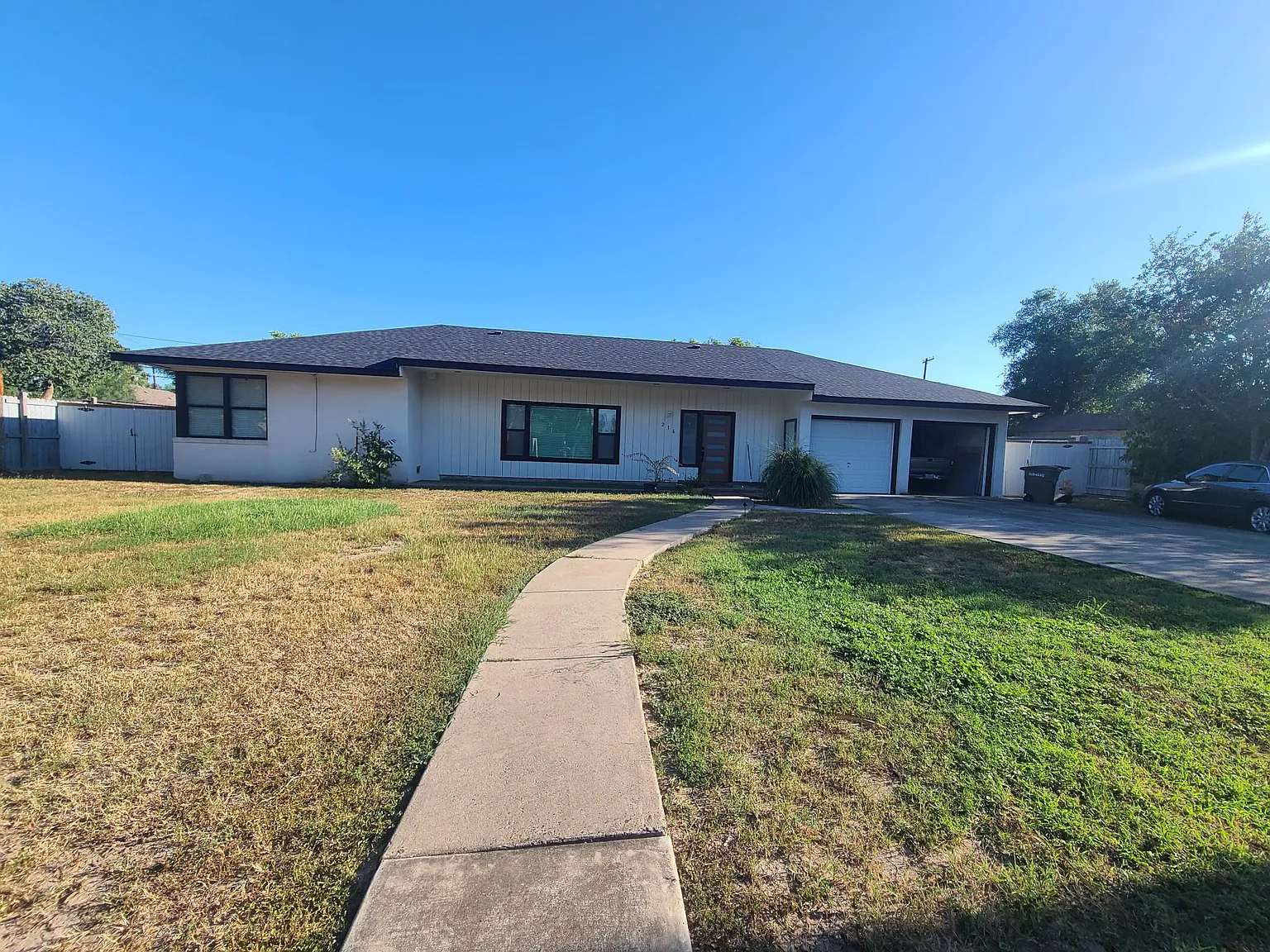 3 bed, 1972 sqft, $1,750 — Photo 2