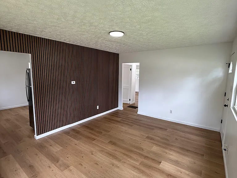 608 Schuyler Dr — Photo 4