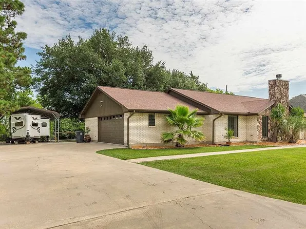 102 Robin Ave, Bridge City, TX 77611