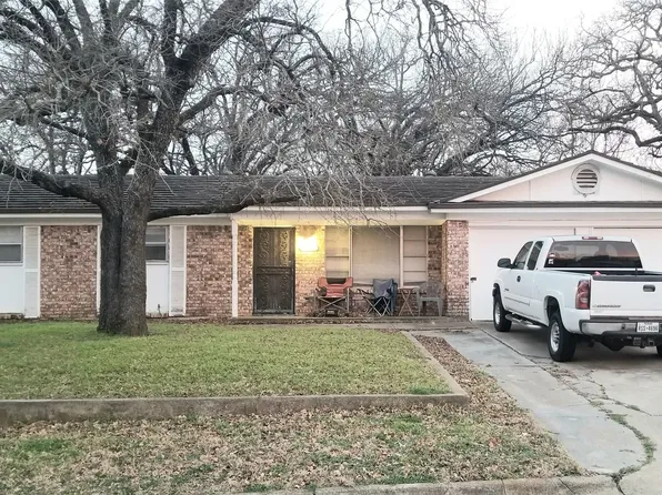 1028 Ferndale Ave, Azle, TX 76020