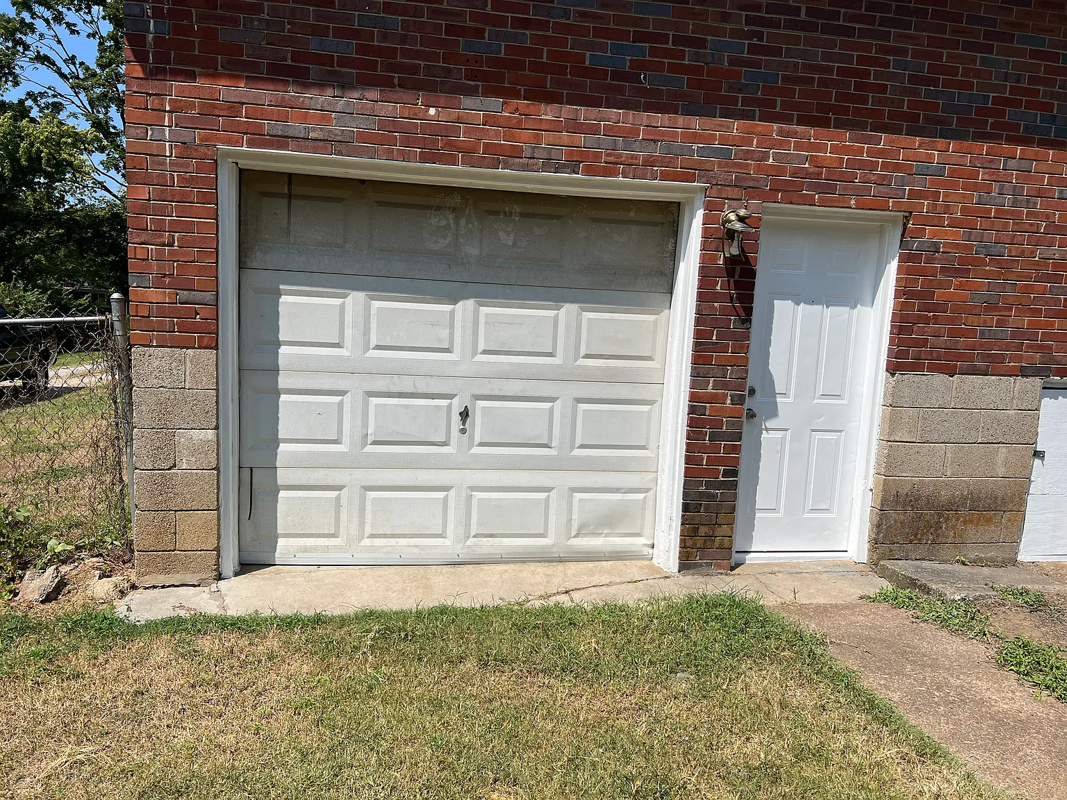 3 bed, 1.5 bath, 1070 sqft, $2,300 — Photo 3