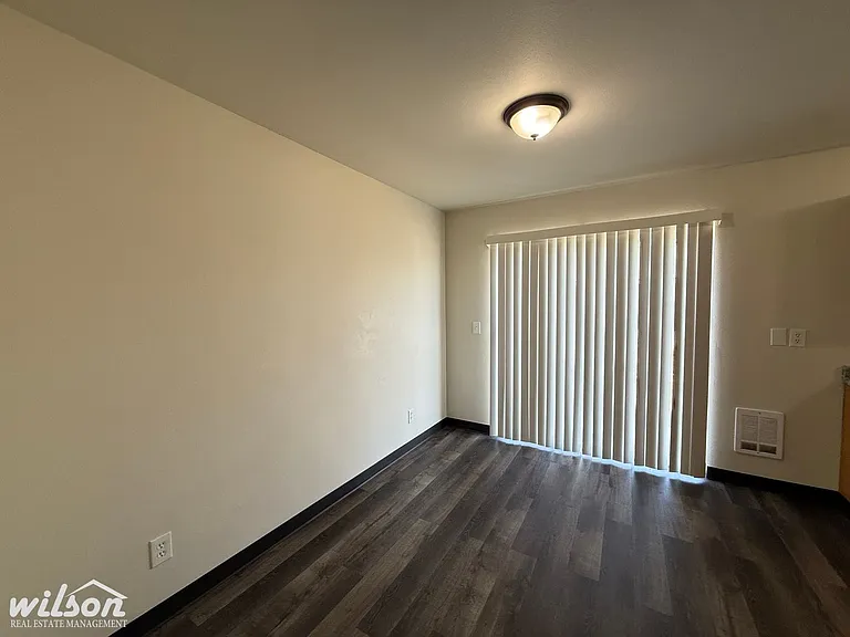 604 S 2nd St — Photo 3