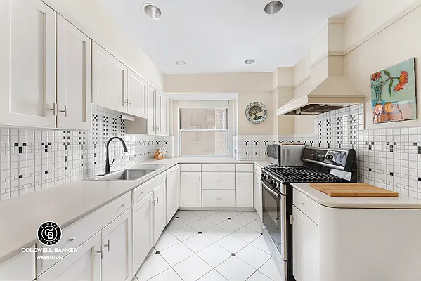 Sold by Coldwell Banker Warburg | media 30