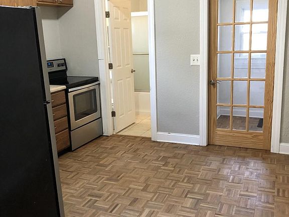 4th image of 410 Plum St
