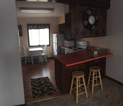 5th image of 672 Hill St