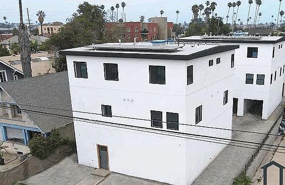 2nd image of 532 W Vernon Ave