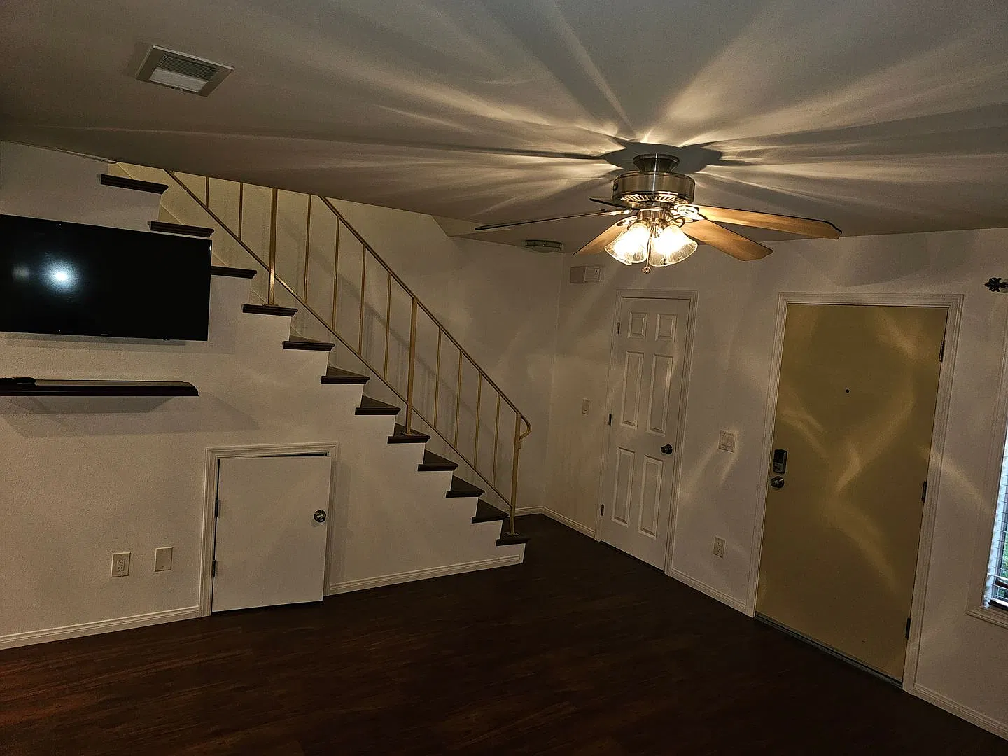 Remodeled 2bedroom 1.5 Bath Townhouse — Photo 3