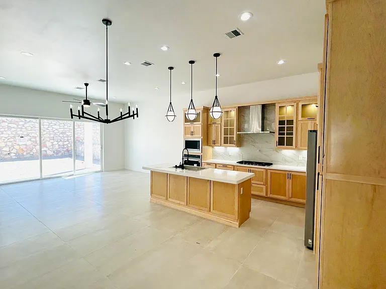 12825 Middlesbrough Ave — Photo 4