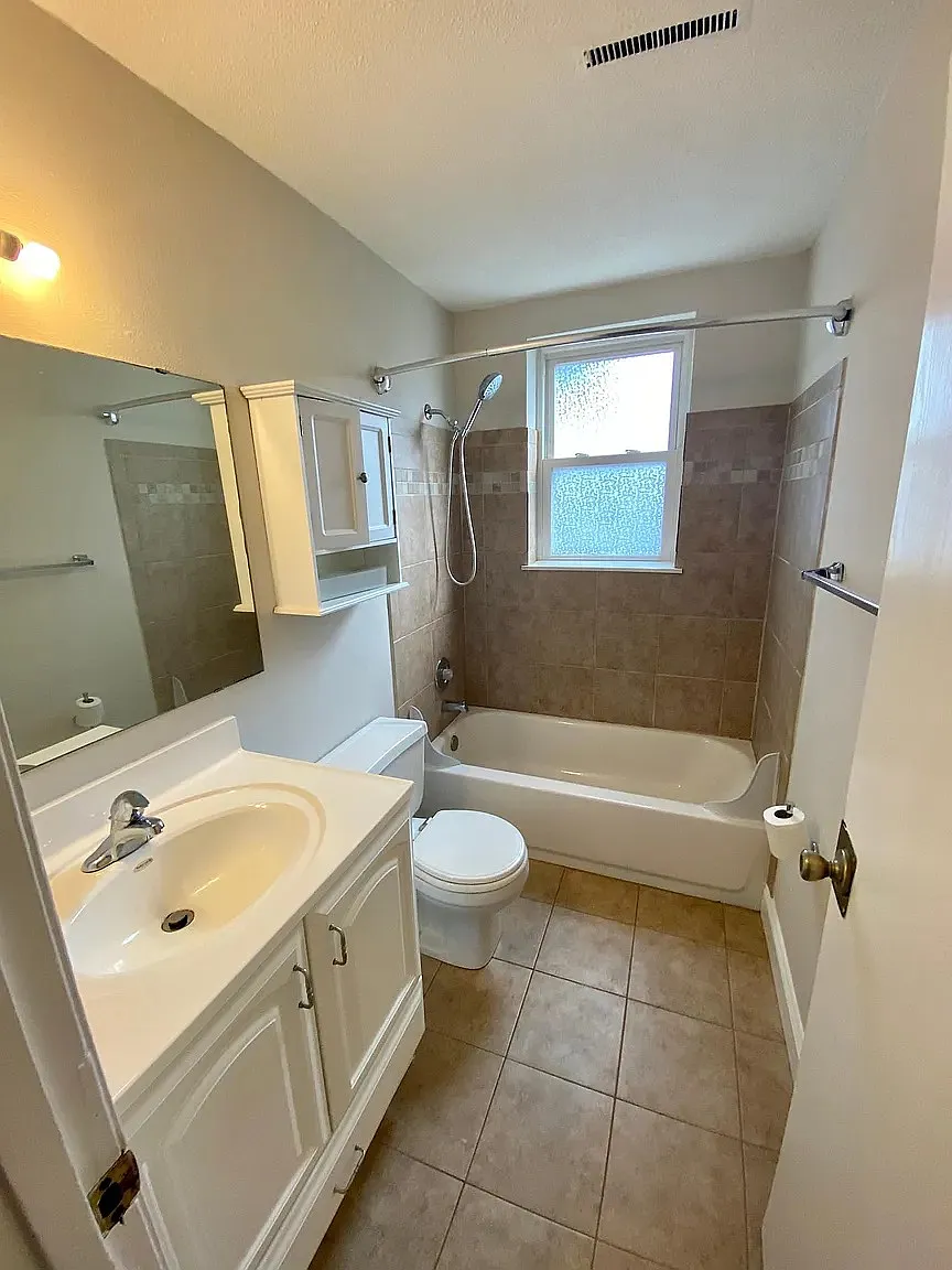 2 bed, 1000 sqft, $1,400 — Photo 4