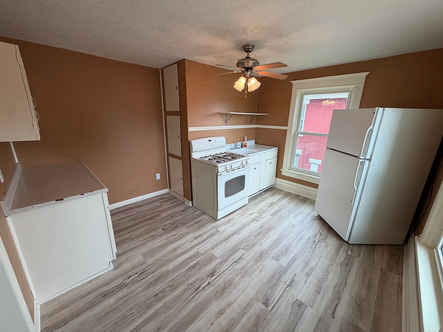2 bed, 850 sqft, $825 — Photo 2