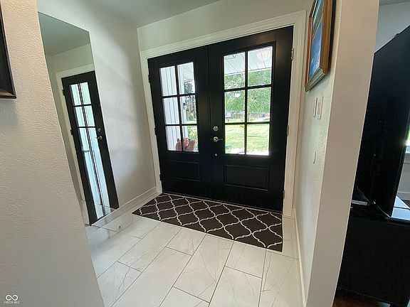 3rd image of 121 Woodbine