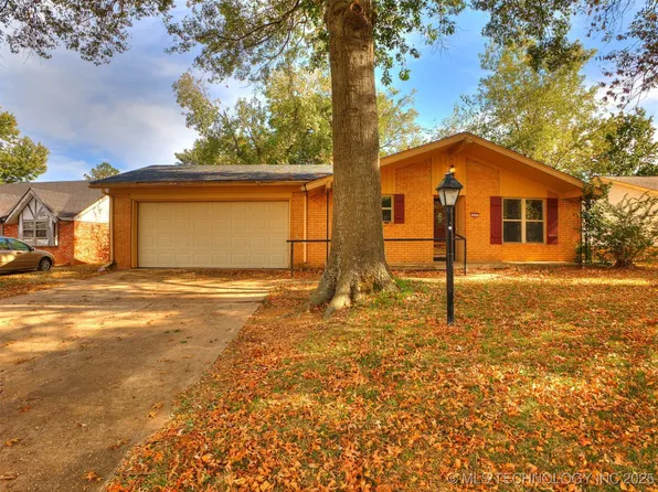 513 N Village Pl, Broken Arrow, OK 74012