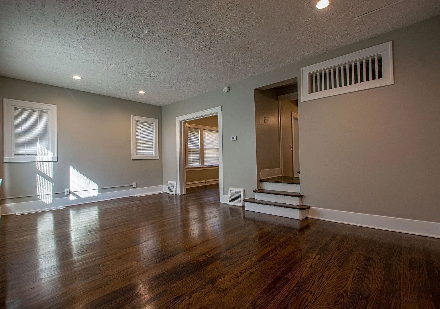 3 Bedroom Rental — Photo 3