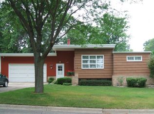 1329 Crestview Rd, Albert Lea, MN 56007