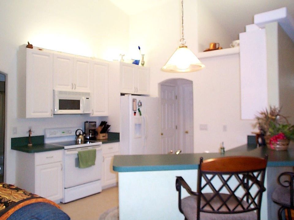 SPACIOUS KITCHEN