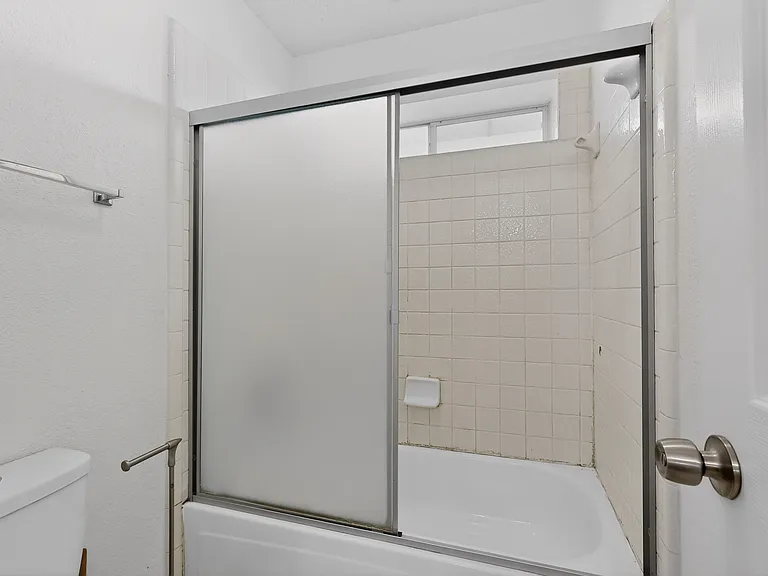 636 N Allen Rd — Photo 32