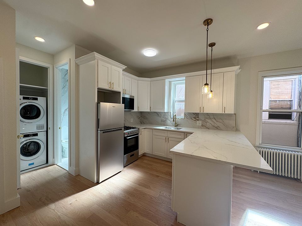 1st image of 18-31 Ditmars Blvd #3R