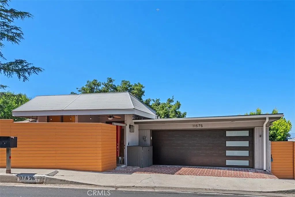 3 bed, 1968 sqft, $7,500 — Photo 1