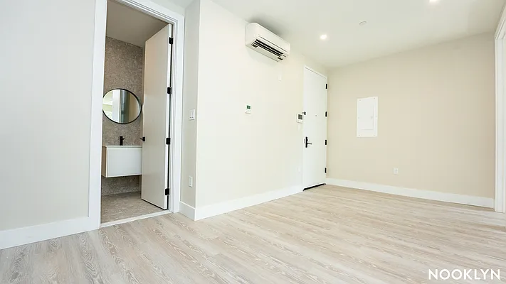 Rented by Nooklyn NYC LLC | media 19