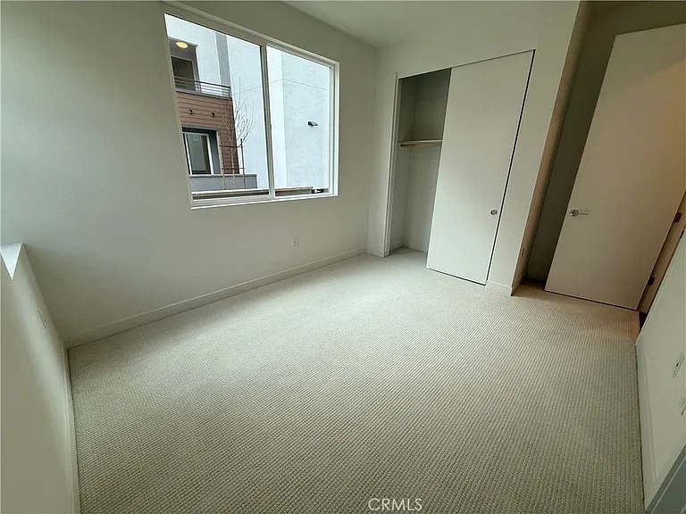 693 S Lyon St — Photo 4