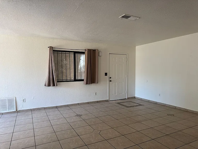 827 Dundee Way — Photo 26