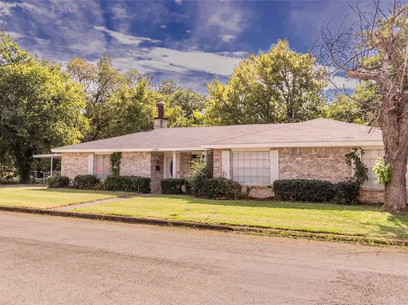 1103 Miller St, Bowie, TX 76230