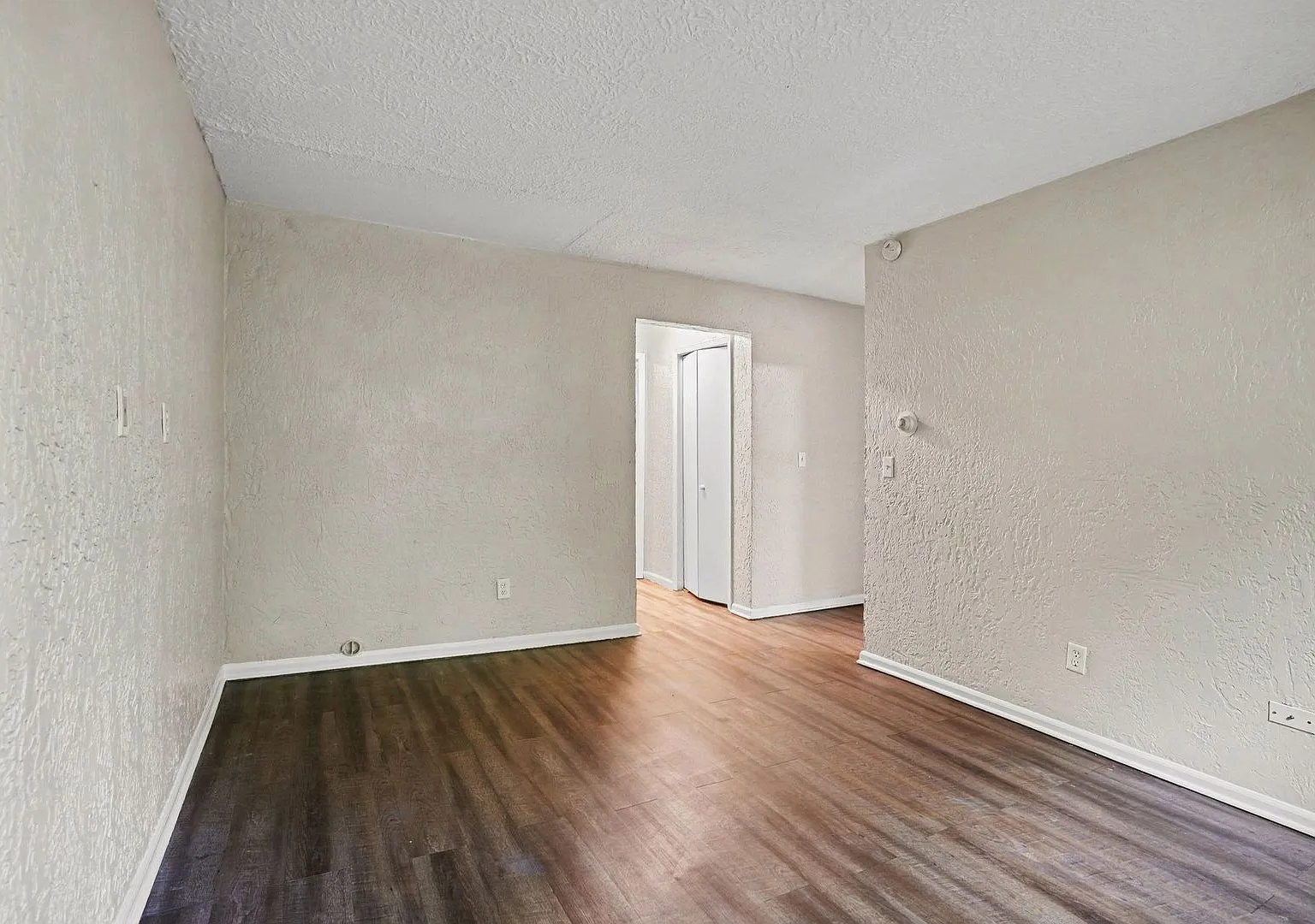 $798 1 bed/1 bath Apartment in Eastwood Ask about our Security Deposit Alternative — Photo 4