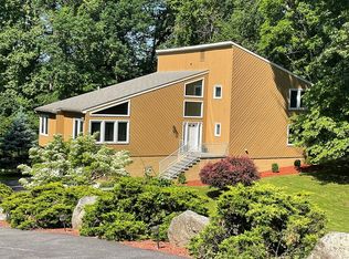 30 Amalfi Dr, Cortlandt Manor, NY 10567