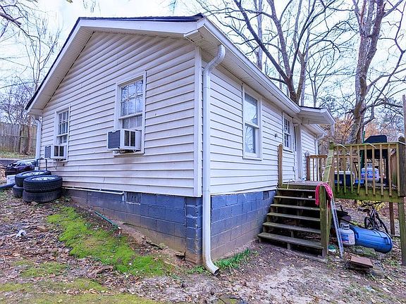 2nd image of 100 Daisy Cir