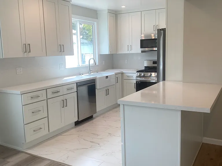 7835 McConnell Ave — Photo 3