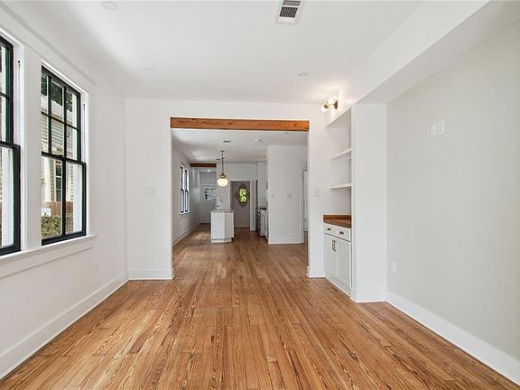 4th image of 7615 Hampson St #7615