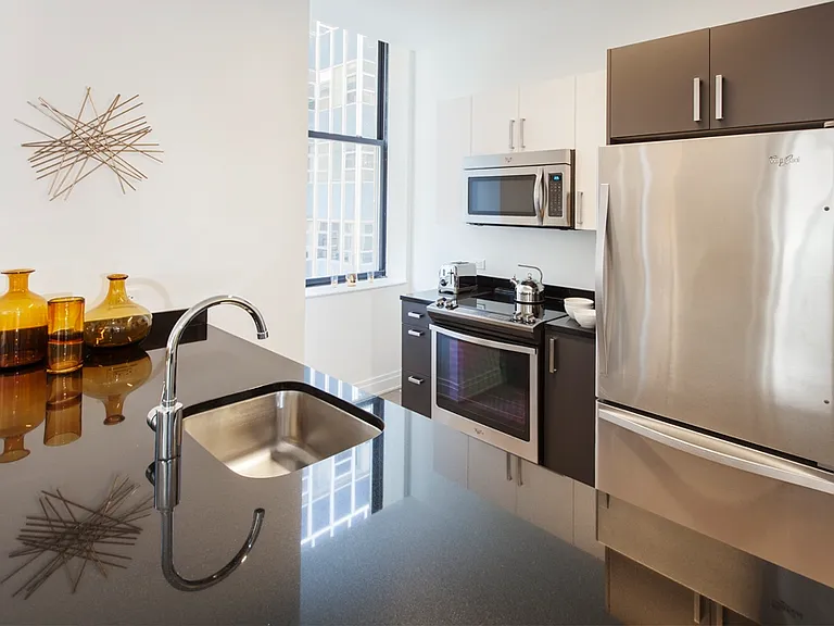 70 Pine St #1103 — Photo 5