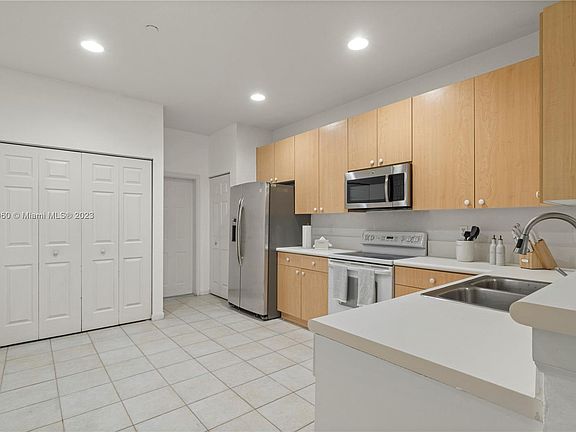 4th image of 3905 Vista Grove Ln #1