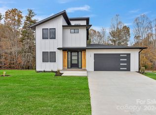 106 Scott Meadows Dr, Asheville, NC 28806