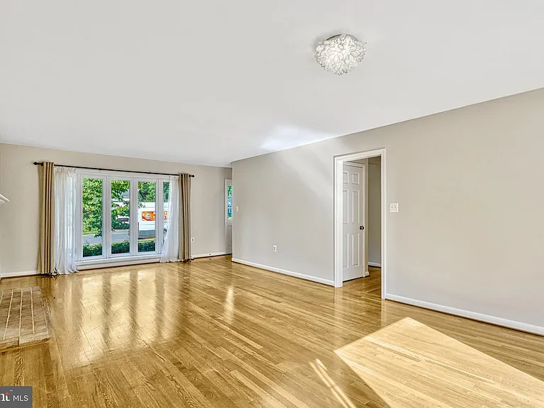 5021 Fleming Dr — Photo 8