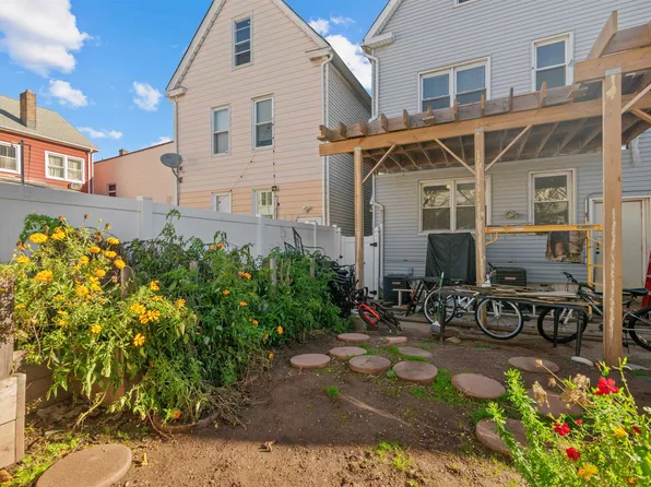 81 Humphrey Avenue image 37 of 37