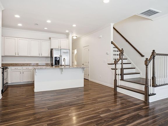 2nd image of 506 Oak Forest View Ln