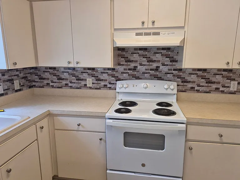 9676 N Jourden Dr — Photo 8