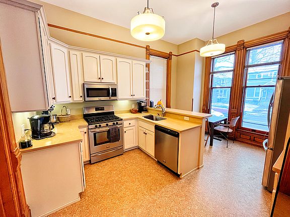 5th image of 600 Fountain St NE APT 1