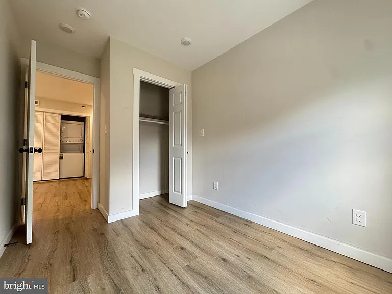 255 S 44th St #4 — Photo 4