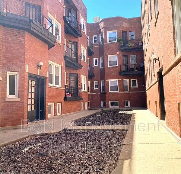 1055 W Dakin St #2 — Photo 10
