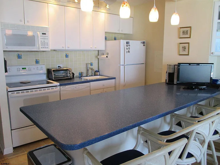 4800 Boardwalk #1902 — Photo 3