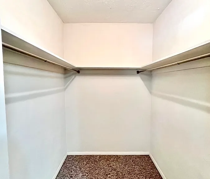 Oak Manor Dr — Photo 15