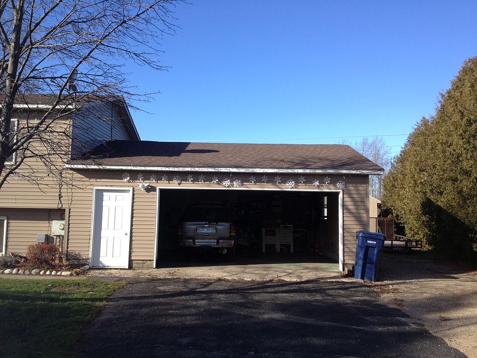 2nd image of 4704 Manor Wood Dr N