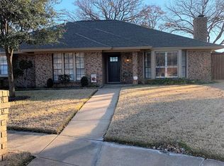 824 Autumnwood Ct, Bedford, TX 76021
